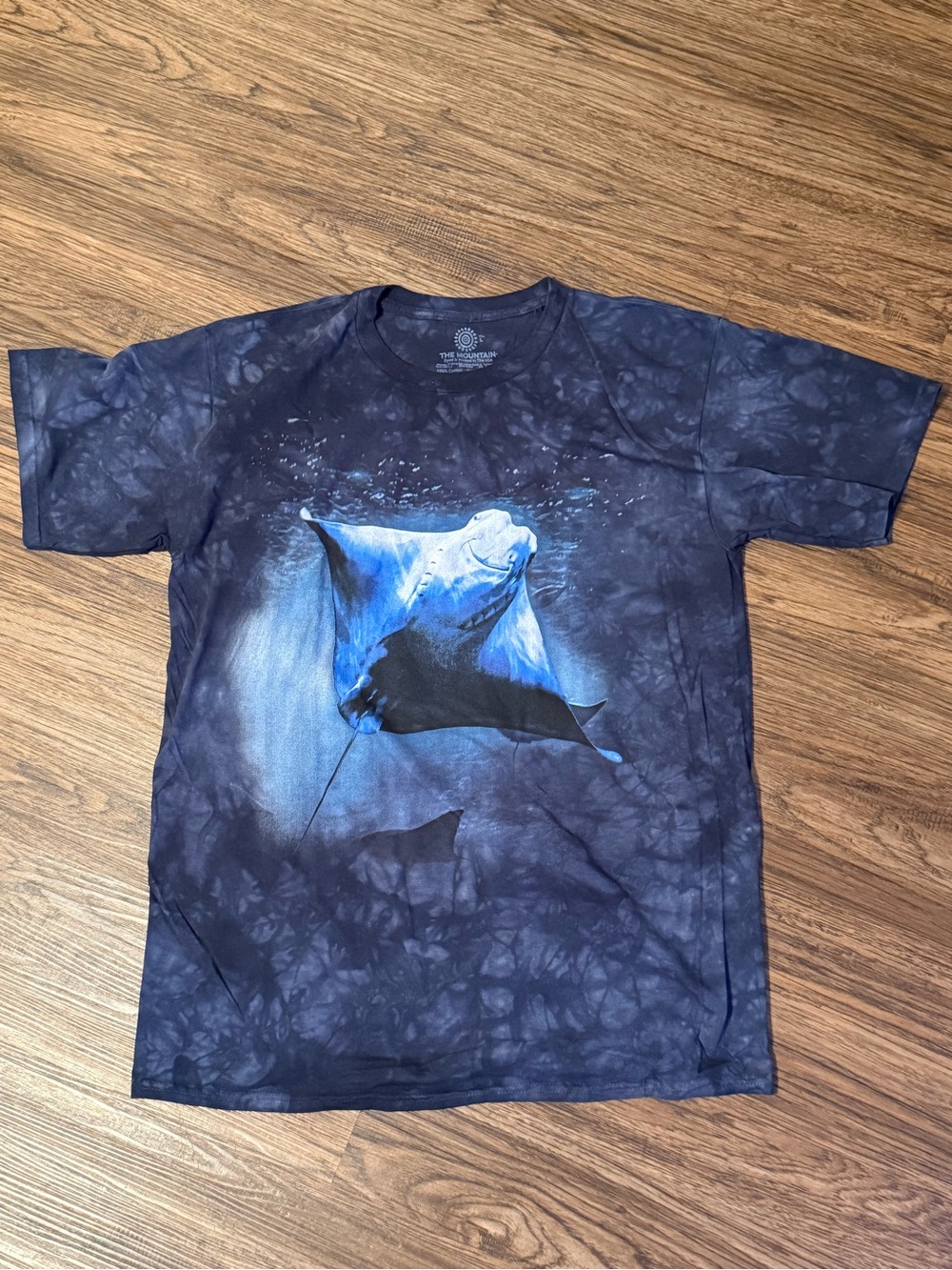 The Mountain Happy Stingray Tie-Dye Navy Blue Manta Ray Graphic Tee in Size L